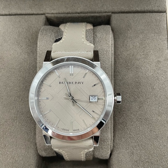 BURBERRY Check Unisex Watch BU9021 - Picture 3 of 12
